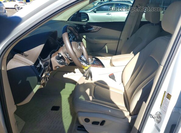 WA1VAAF73KD046960 2019 AUDI Q7 White Вид салону спереду