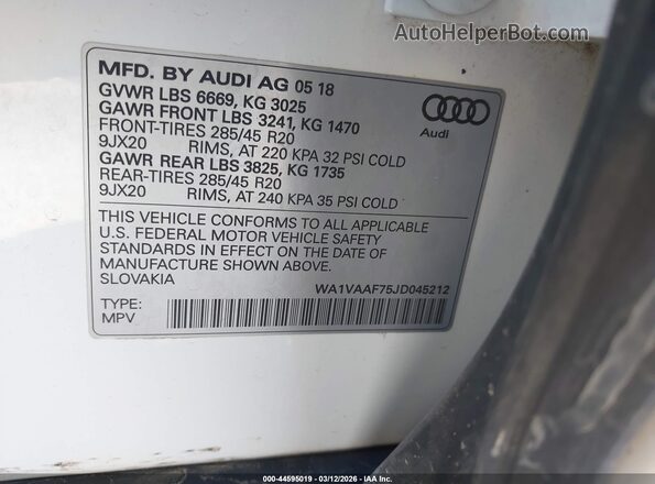 WA1VAAF75JD045212 2018 AUDI Q7 White Widok tylnych siedzeń