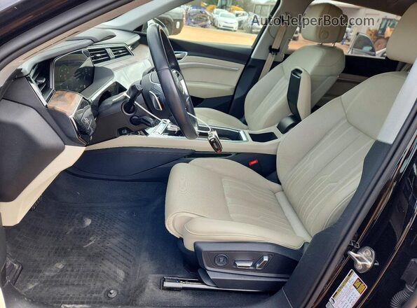 WA1VAAGE0KB009843 2019 AUDI E-TRON Черный Вид салона спереди