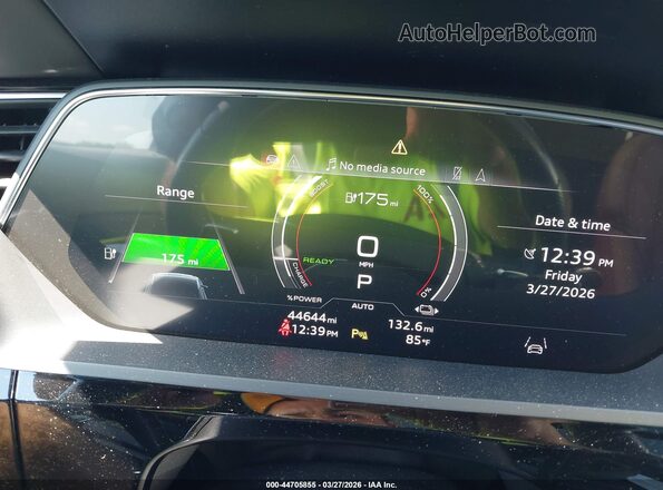 WA1VCBGE5NB033575 2022 AUDI OTHER White Widok tylnych siedzeń
