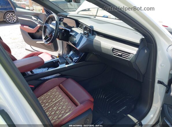 WA1VCBGE5NB033575 2022 AUDI OTHER White Widok wnętrza z przodu