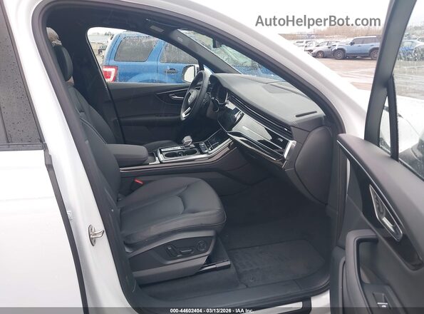 WA1VXBF71RD008366 2024 AUDI Q7 Белый Вид салона спереди