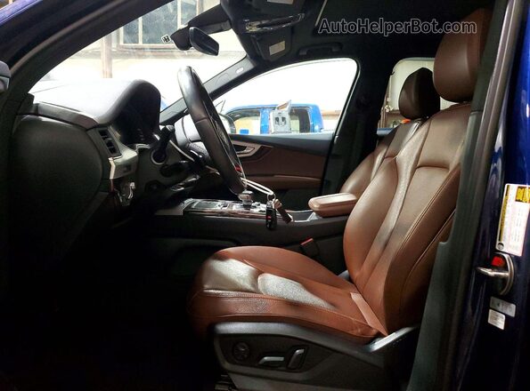 WA1WAAF75JD040922 2018 AUDI Q7 Синий Вид салона спереди