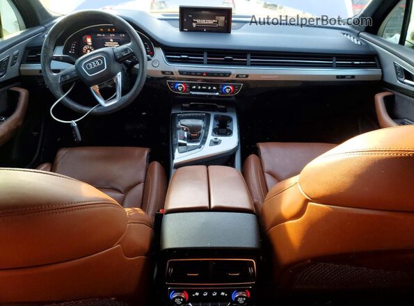 WA1WAAF79JD037649 2018 AUDI Q7 White Widok deski rozdzielczej