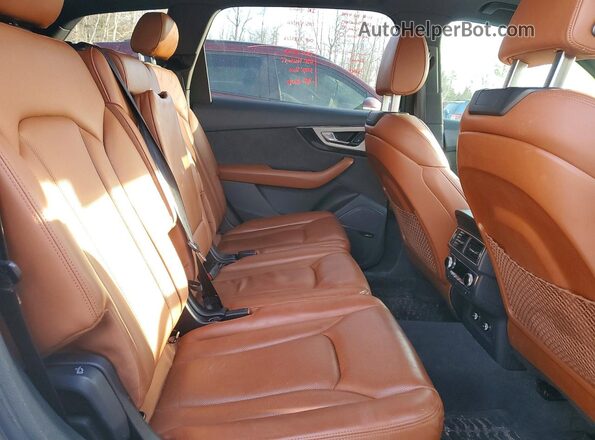 WA1WAAF79JD037649 2018 AUDI Q7 White Widok wnętrza z tyłu