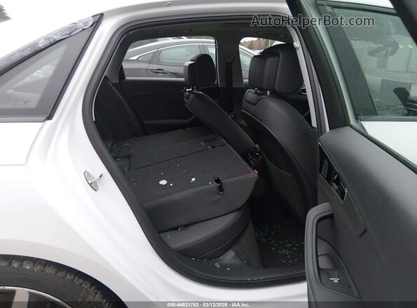 WAUBBAF42NN000740 2022 AUDI OTHER White Widok naklejki z numerem VIN