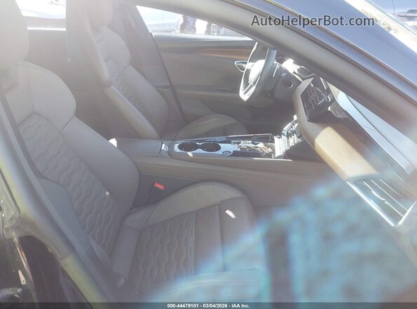 WAUDJBFW7N7008811 2022 AUDI E-TRON Black Widok wnętrza z przodu