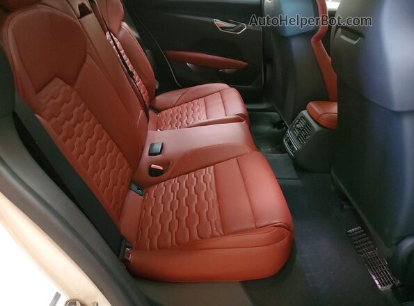 WAUDJBFW9N7003898 2022 AUDI E-TRON White Հետևի նստատեղերի տեսք