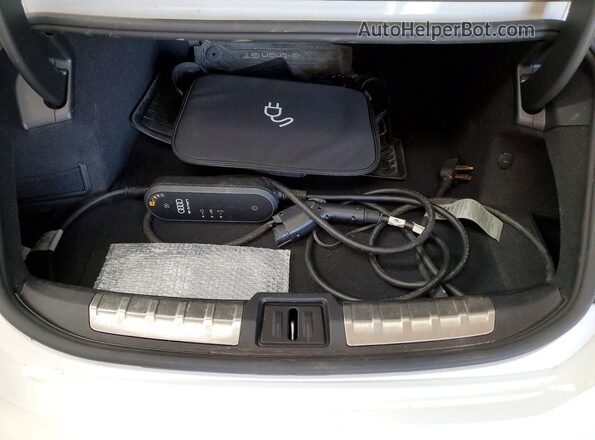 WAUDJBFW9N7003898 2022 AUDI E-TRON White Սալոնի հետևի տեսք