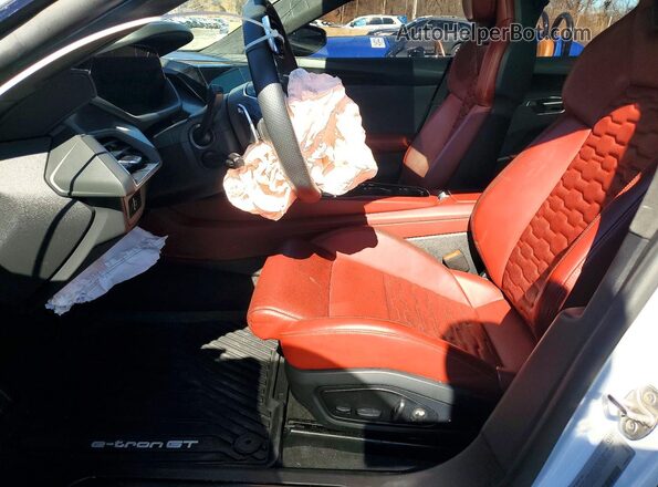 WAUEJBFW5R7003696 2024 AUDI E-TRON Белый Вид салона спереди
