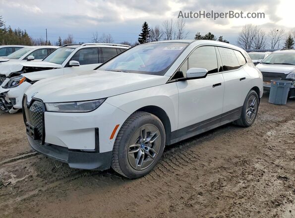 WB513CF0XRCN75105 2024 BMW IX Белый Передняя левая четверть