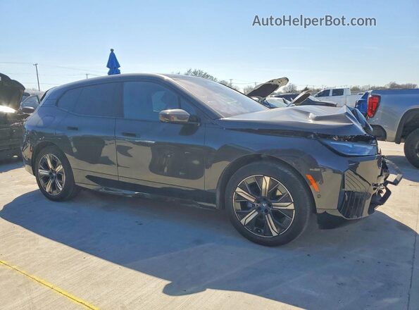 WB523CF00RCR54506 2024 BMW IX Черный Передняя правая четверть