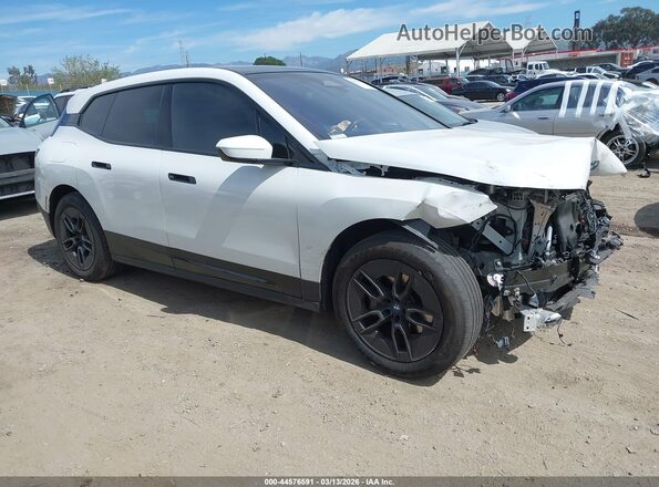 WB523CF01RCR96800 2024 BMW IX White Delantero derecho