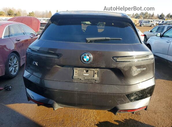 WB523CF08PCL62493 2023 BMW IX Gray Вид ззаду