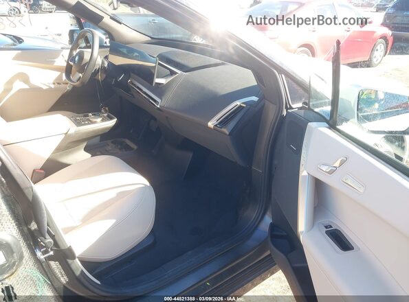 WB523CF09RCR60501 2024 BMW IX White Vista interior delantera