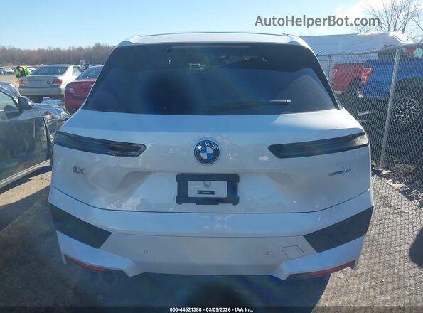 WB523CF09RCR60501 2024 BMW IX White 