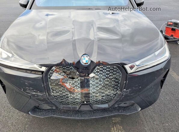 WB533CF04SCT56283 2025 BMW IX Charcoal უკანა სალონის ხედი