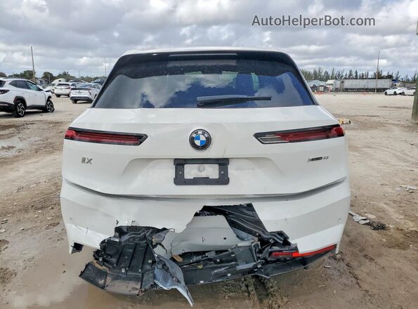 WB543CF00TCV95299 2026 BMW IX Белый Вид сзади