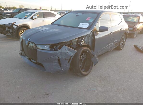 WB543CF01TCW65392 2026 BMW IX Серый Передняя левая четверть
