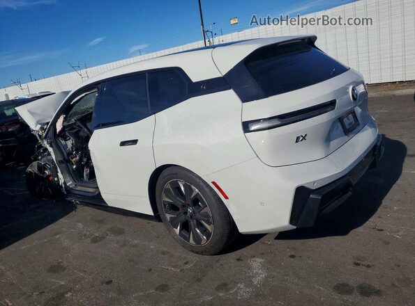 WB543CF03TCV15963 2026 BMW IX White Trasero izquierdo