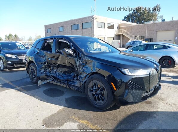 WB543CF09TCV01873 2026 BMW IX Черный Вид спереди