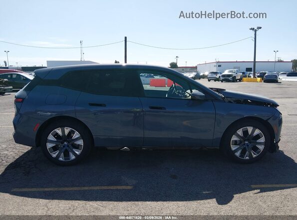 WB553CF08TCV17843 2026 BMW IX Gray უკანა სალონის ხედი