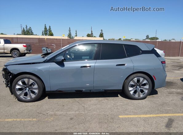 WB553CF08TCV17843 2026 BMW IX Gray სალონის 360-გრადუსიანი ხედი