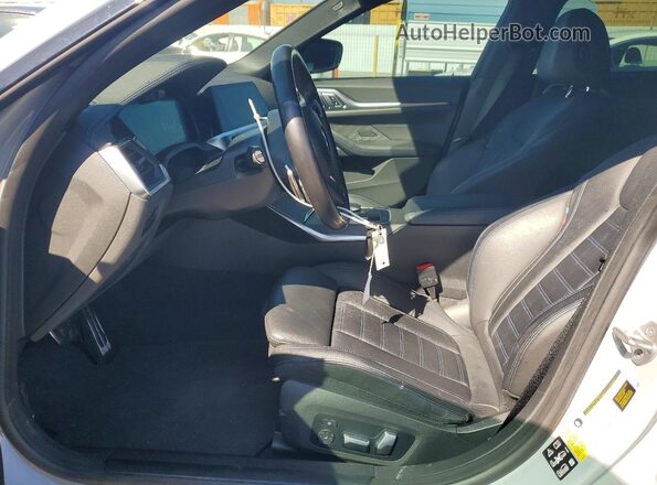 WBA13AW03NFM47268 2022 BMW M4 Gray წინა სალონის ხედი