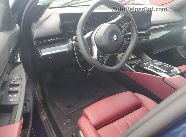WBA53FJ05RCS99539 2024 BMW 5 SERIES Blue Widok deski rozdzielczej