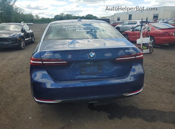 WBA53FJ05RCS99539 2024 BMW 5 SERIES Blue Widok z tyłu