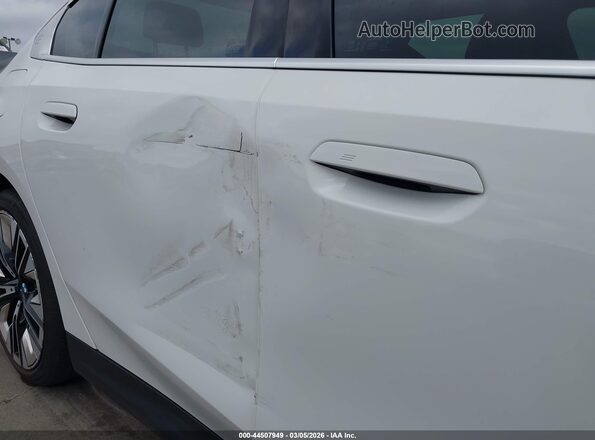 WBA53FJ0XRCR73569 2024 BMW 5 SERIES Белый Вид спереди
