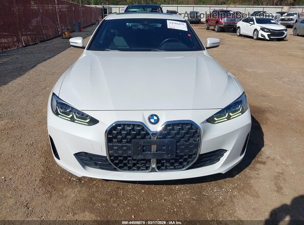 WBA63AV01NFM36762 2022 BMW OTHER White Widok z przodu