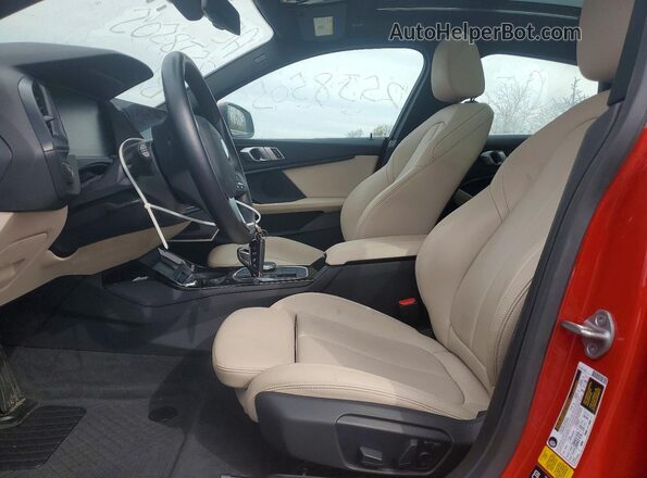 WBA73AK09N7K52107 2022 BMW OTHER Красный Вид салона спереди