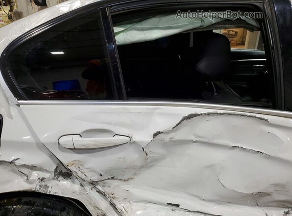 WBA8D9C37HA005216 2017 BMW OTHER Белый Вид задних сидений