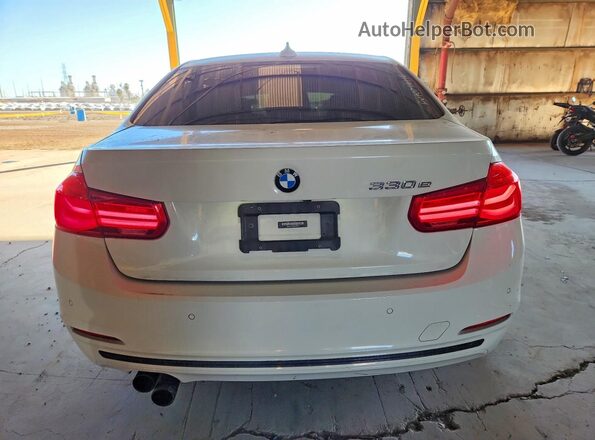 WBA8E1C36HA158720 2017 BMW OTHER White Вид ззаду