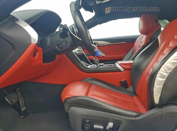 WBABC4C05PCL74824 2023 BMW M8 White Widok wnętrza z przodu