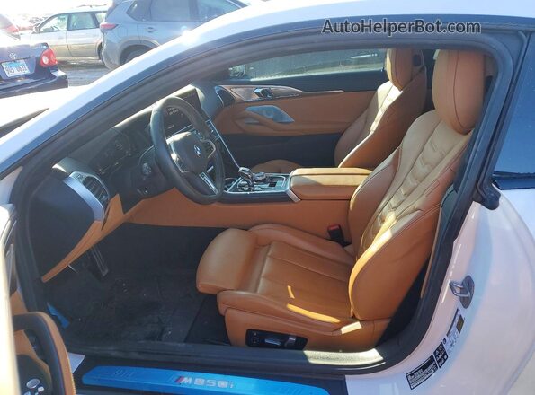 WBABC4C0XRCR16762 2024 BMW M8 Белый Вид салона спереди
