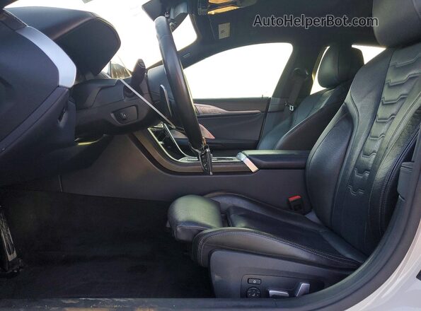 WBAGV8C01LBP48739 2020 BMW M8 White Вид салону спереду