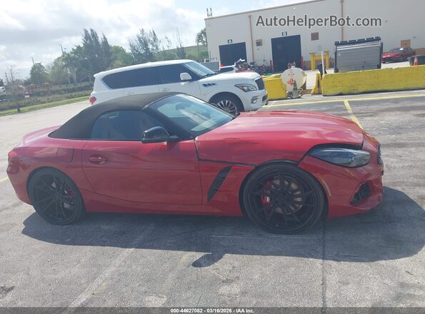 WBAHF9C01SWY46538 2025 BMW Z4 Red Vista interior trasera