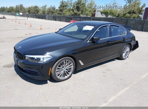 WBAJA5C54KWW09255 2019 BMW 5 SERIES Черный Передняя левая четверть