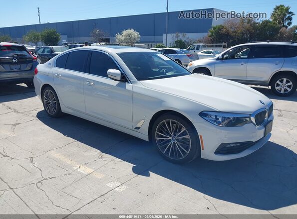 WBAJA9C56JB251301 2018 BMW OTHER White Przód prawy