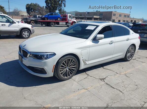 WBAJA9C56JB251301 2018 BMW OTHER White Przód lewy