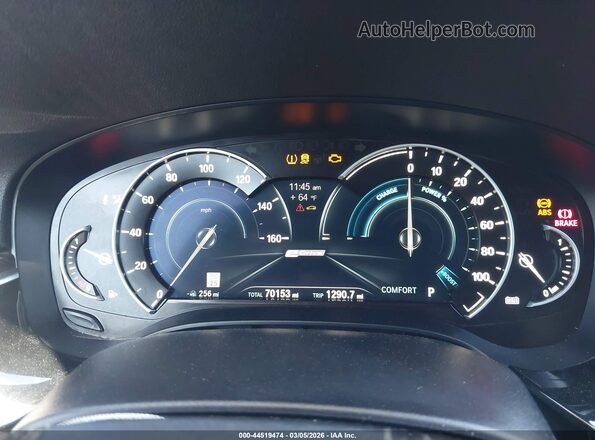 WBAJA9C56JB251301 2018 BMW OTHER White Widok tylnych siedzeń