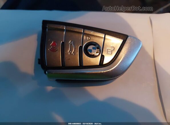 WBAJA9C5XKB392454 2019 BMW 5 SERIES Синий Вид панели приборов