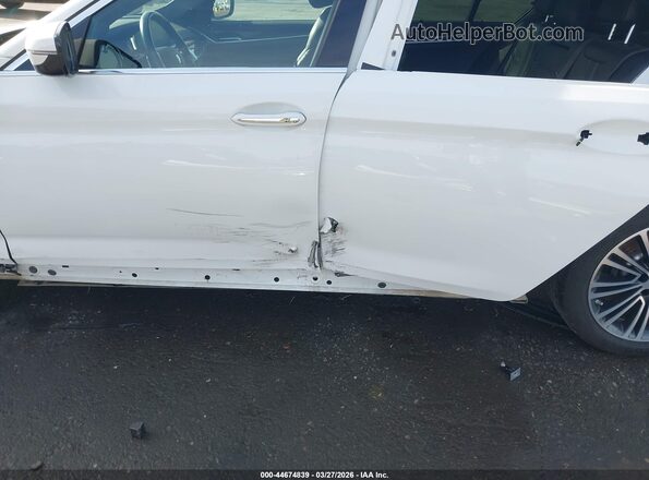 WBAJE5C50JWA97631 2018 BMW 5 SERIES Белый Вид спереди