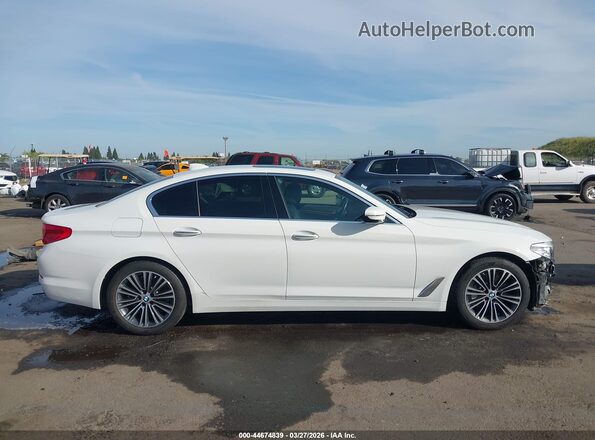 WBAJE5C50JWA97631 2018 BMW 5 SERIES Белый Вид задней части салона
