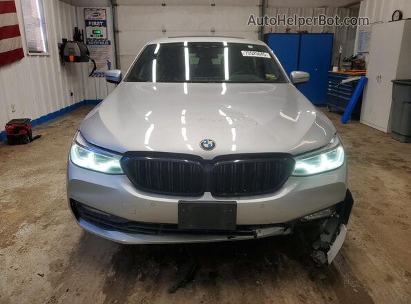 WBAJV6C54JBK07638 2018 BMW OTHER Серебряный Вид спереди