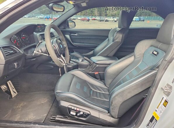 WBS2U7C54K7D32476 2019 BMW M2 Серебряный Вид салона спереди
