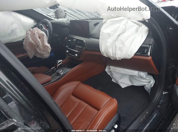 WBS83CH05MCF97257 2021 BMW M5 Черный Вид салона спереди