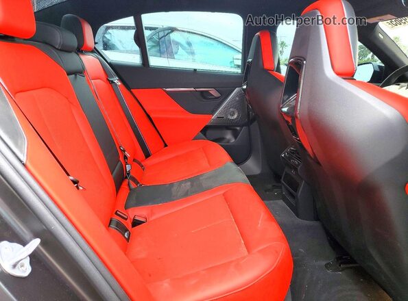 WBS83FK03SCU77056 2025 BMW M5 Black Vista de los asientos traseros